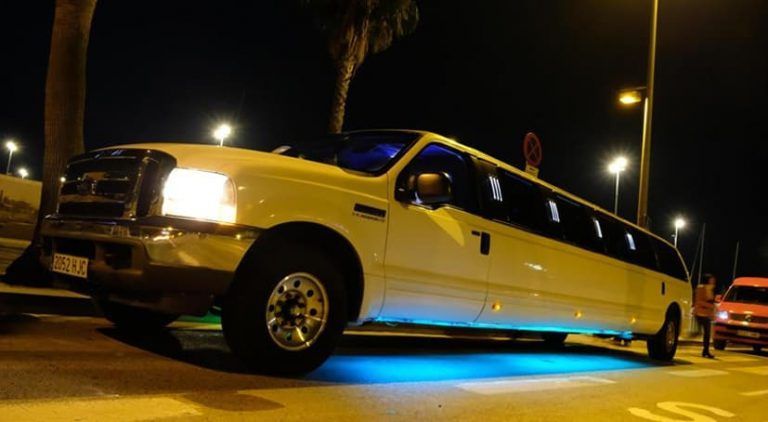 Ford Hummer Blanca | Limusina Hummer | HummerBCN